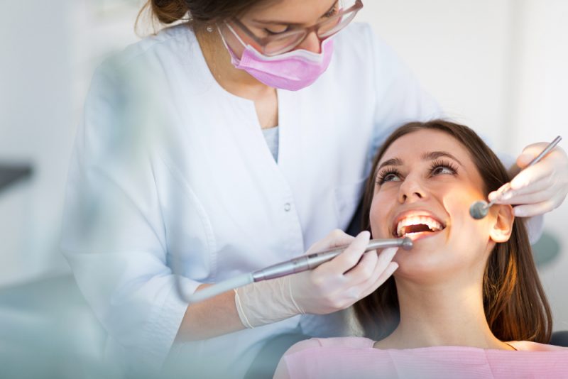 רופאי שיניים בחולון. תמונה ממאגר Shutterstock