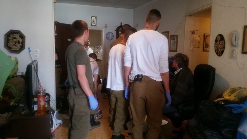 חיילים עזרו לנקות דירה של קשיש