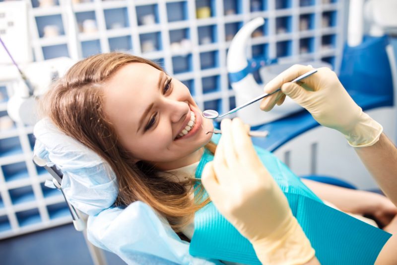 השתלות שיניים בחולון: הכירו את ד"ר אלכסנדר קורולוב. צילום: Shutterstock