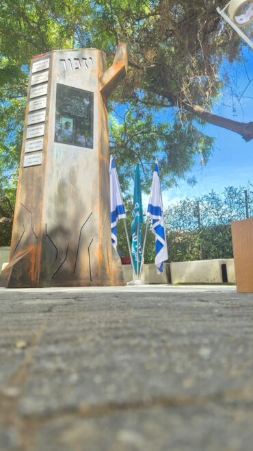 האנדרטה בקמפוס (צילום: HIT)